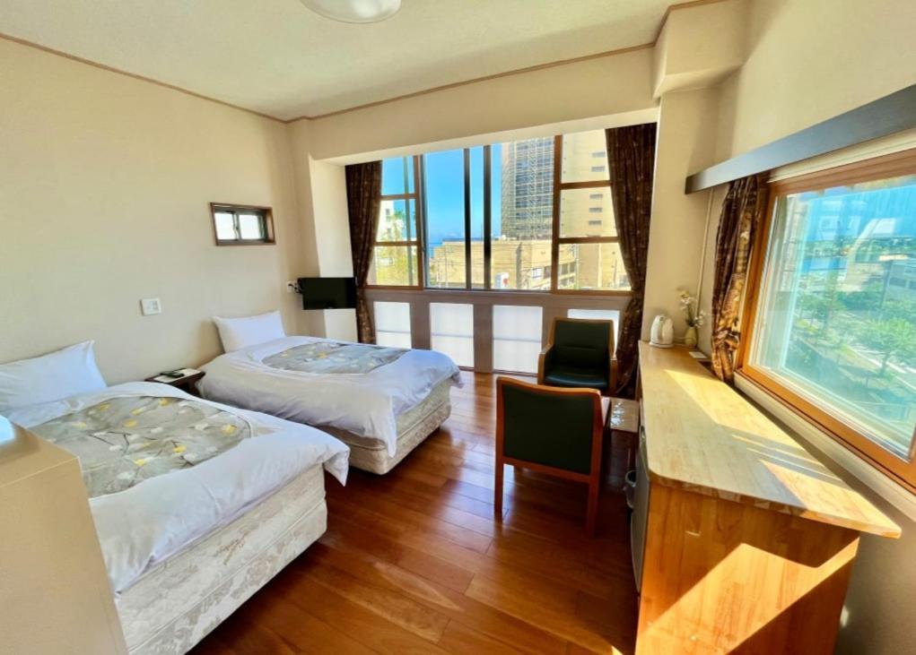 Izu-No-Umi Hotel Атами Экстерьер фото
